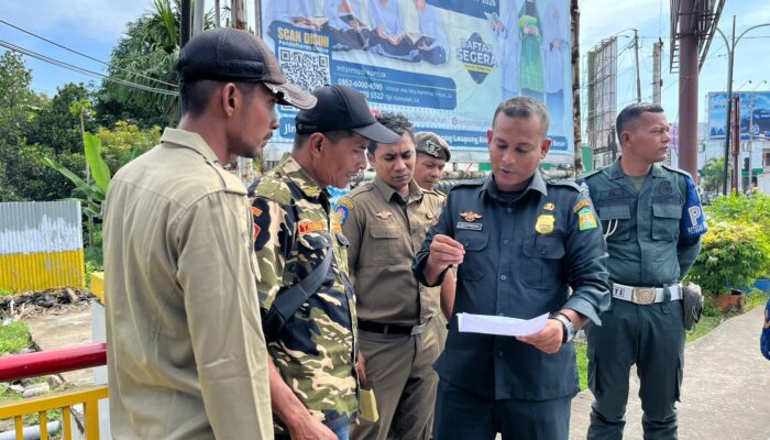 Satpol PP dan WH Bubarkan Aksi Penggalangan Dana Tanpa Izin di Bundaran Lambaro