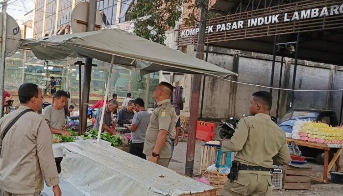 Satpol PP Dan WH Aceh Besar Tertibkan PKL Pasar Induk Lambaro