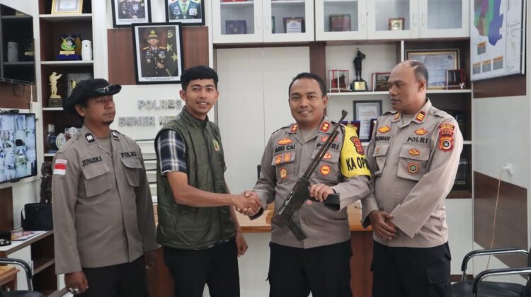 Warga Bener Meriah Serahkan Senpi Rakitan ke Polisi
