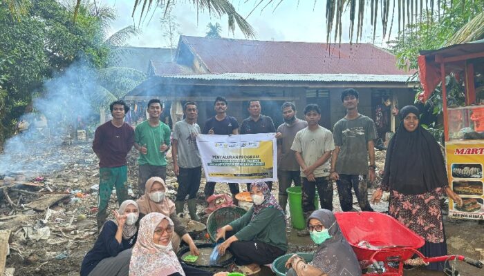 IKADI Aceh Dan Rumah Amal USK Bantu Pemulihan Rumah Warga Pascabanjir Bireuen