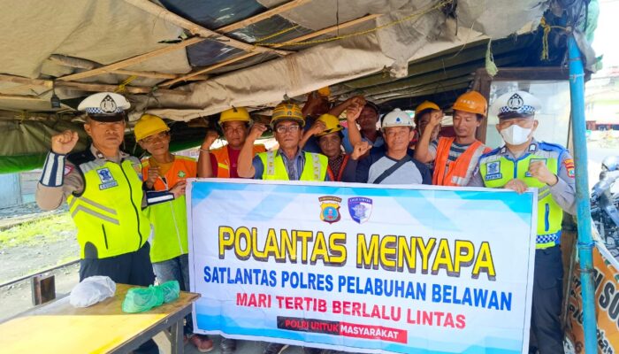 Satlantas Polres Pelabuhan Belawan Beri Imbauan Kamseltibcar Lantas Kepada Buruh Bongkar Muat