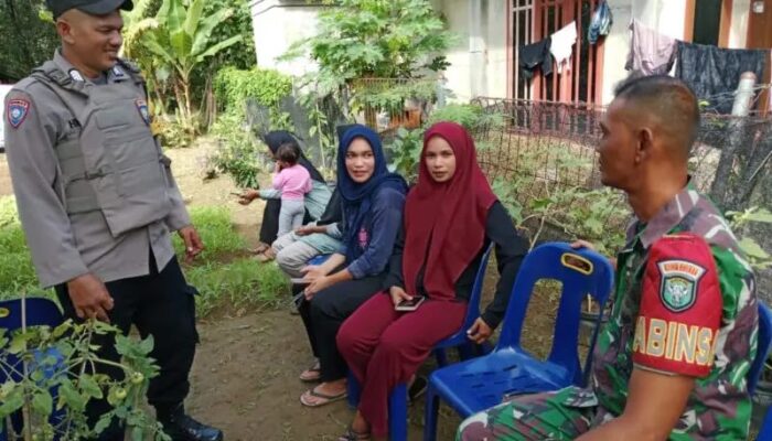 Manfaatkan Lahan Sempit, Babinsa Koramil 12/Montasik Ajak Warga Bakcirih Budidaya Tanaman Bumbu