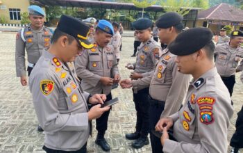 Antisipasi Judi Online, Kapolres Tapteng Sidak Mendadak Ponsel Anggota