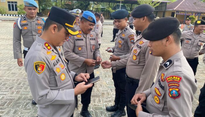 Antisipasi Judi Online, Kapolres Tapteng Sidak Mendadak Ponsel Anggota