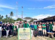 Mahasiswa KKN-PPM Universitas Malikussaleh Bersih-bersih Dayah Pascabanjir