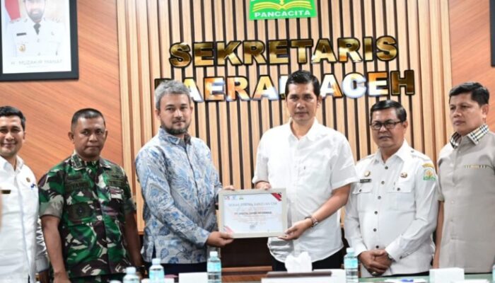 Sekda Aceh Terima CSR Layanan Emergency Call Center 112