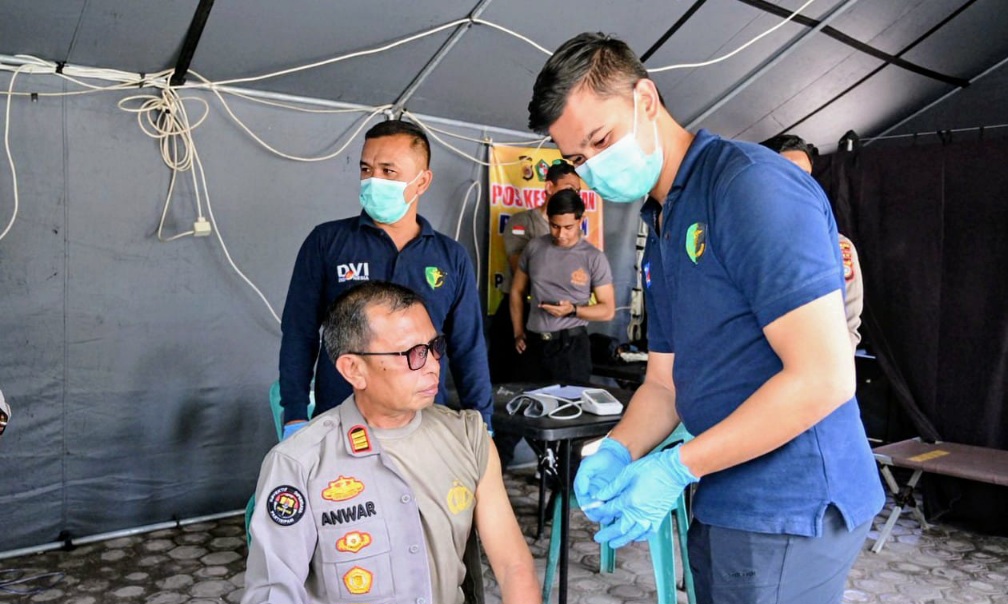 Jaga Lini Depan, Personel Polres Pidie Disuntik TD