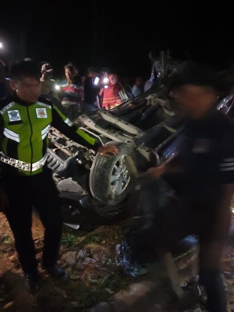 Kereta Api Tabrak Avanza, 7 Tewas 1 Kritis