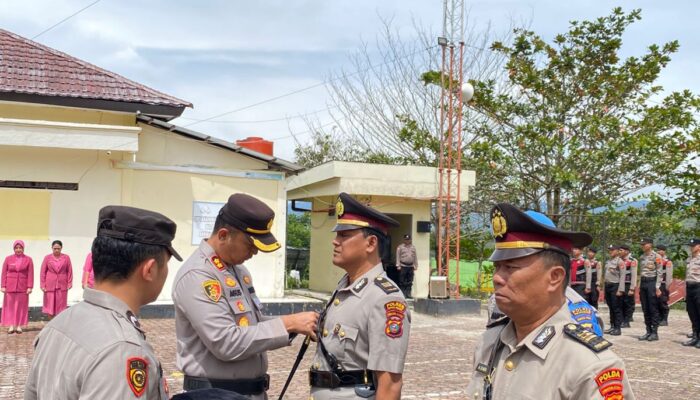 Kapolres Pakpak Bharat Pimpin Upacara Sertijab Kabag Ren