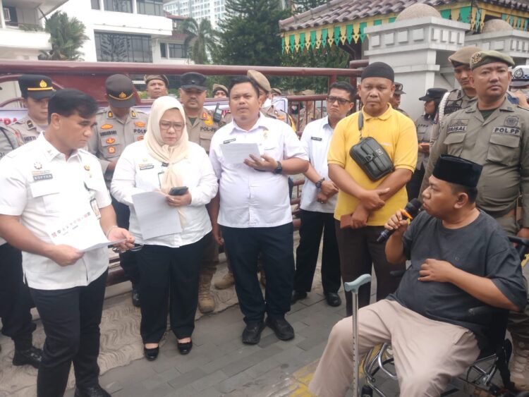 AMPK TPPO Unjuk Rasa Di Depan Balai Kota Dan DPRD Kota Medan