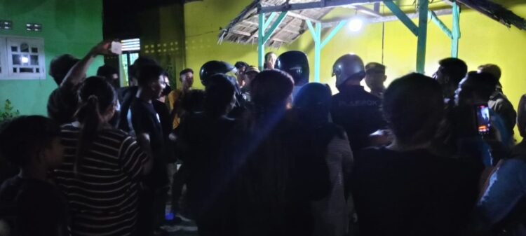 Sempat Menghilang, MA Oknum Mengaku Wartawan Digiring Warga Ke Polisi