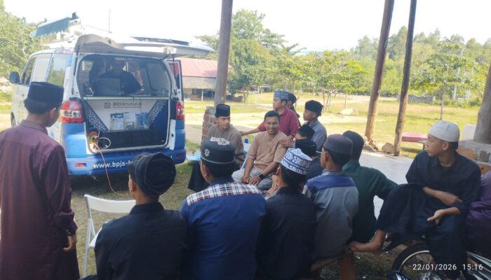 BPJS Kesehatan Jemput Bola Lakukan Pendataan Santri di Dayah Wakaf Barbate, Blang Bintang