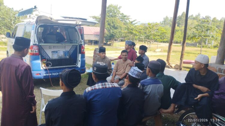BPJS Kesehatan Jemput Bola Lakukan Pendataan Santri di Dayah Wakaf Barbate, Blang Bintang