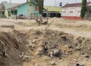 Sisa Banjir Bandang Masih Menumpuk di Barus