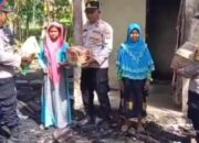 Sambangi Korban Kebakaran, Kapolsek Peureulak Timur Berikan Bantuan Sosial