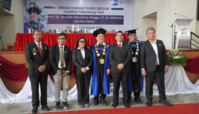 Rektor IT Del Laguboti Prof. Arnaldo Raih Gelar Guru Besar