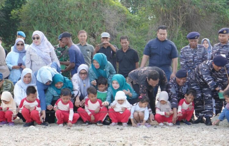Wali Kota Sabang Luncurkan Ekowisata Penyu Ie Meulee, Lepas 82 Tukik Langka