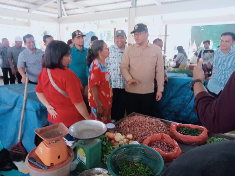 Asri Ludin Tambunan Tinjau Pasar Bakaran Batu Lubukpakam dan Tampung Usulan Pedagang