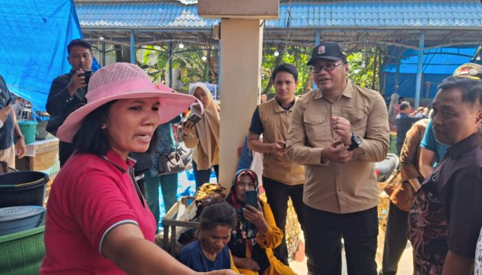 Bupati Perintahkan Hentikan Sementara Pengutipan Retribusi Parkir di Pasar Bakaran Batu