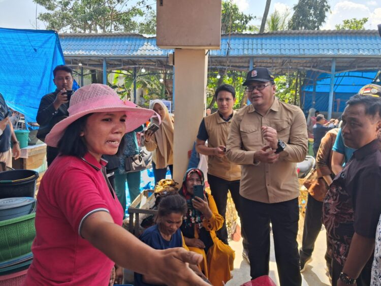 Bupati Perintahkan Hentikan Sementara Pengutipan Retribusi Parkir di Pasar Bakaran Batu
