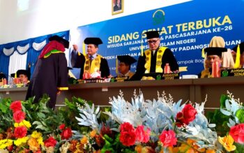 Rektor UIN Syahada Padangsidimpuan Wisuda 500 Mahasiswa S1 Dan S2