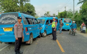 Angkot Vs Angkot, Belasan Penumpang Luka-luka 