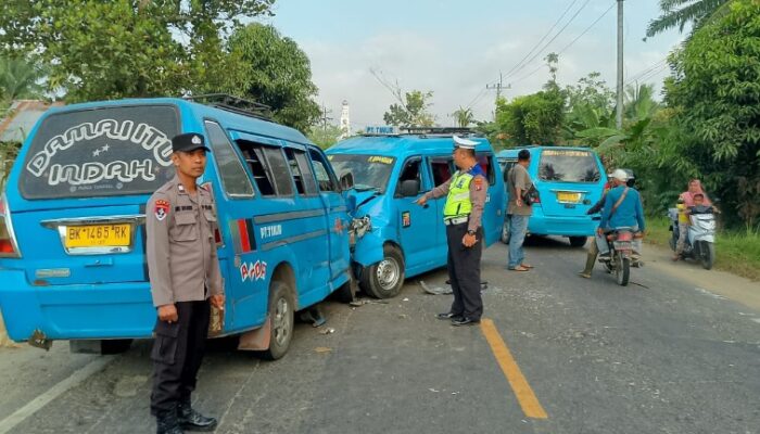Angkot Vs Angkot, Belasan Penumpang Luka-luka 