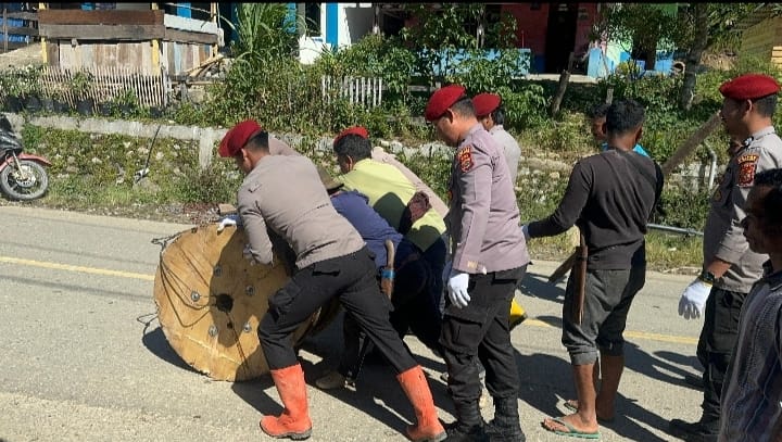 Kapolres Gayo Lues Bangun Jembatan Gantung