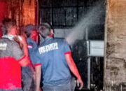 Dua Armada Damkar Padamkan Kebakaran Gedung Semi Permanen STIKES Pidie