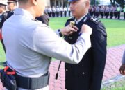 Polres L Batu Beri Penghargaan Satyalancana kepada Personel