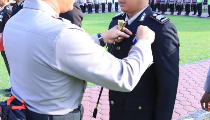 Polres L Batu Beri Penghargaan Satyalancana kepada Personel