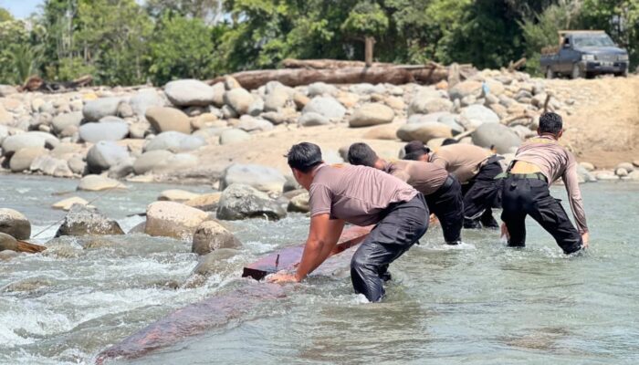 Kapolres Lhokseumawe Apresiasi Personel BKO Brimob Kaltim Bangun Jembatan Darurat