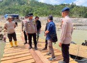 Kapolres Lhokseumawe Pastikan Jembatan Darurat Di Riseh Tunong–Cot Calang Sudah Bisa Dilintasi