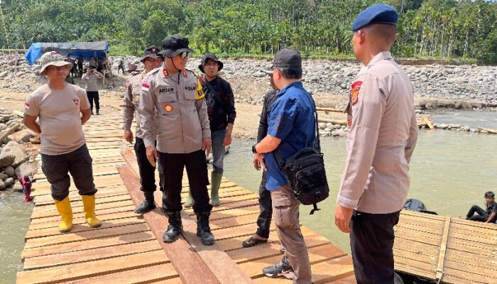 Kapolres Lhokseumawe Pastikan Jembatan Darurat Di Riseh Tunong–Cot Calang Sudah Bisa Dilintasi