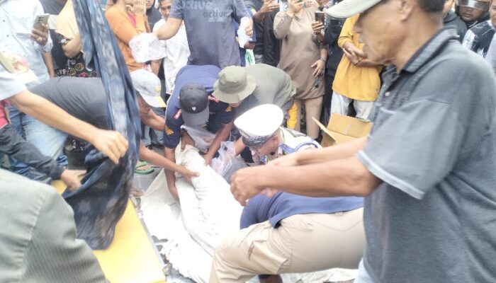 Pengendara Sepeda Motor Tewas Terlindas Dump Truck 