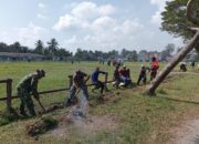 PLN IP UBP Bersama Forkopimcam Gotong Royong Bersihkan Lapangan Bola Ketapang