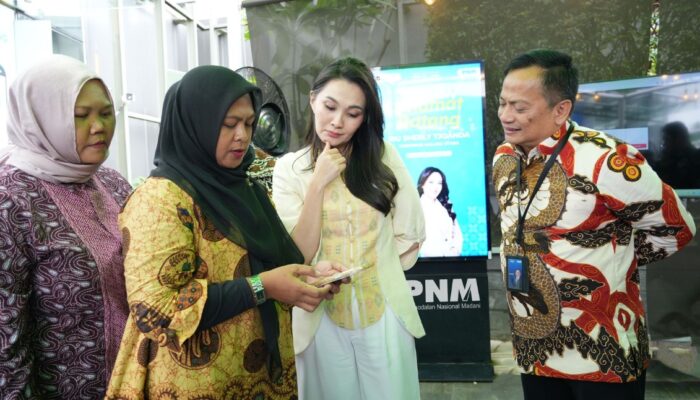 Berbagi Nilai Perjuangan Perempuan, Gubernur Sherly Kunjungi PNM