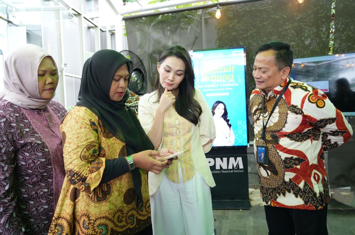 Berbagi Nilai Perjuangan Perempuan, Gubernur Sherly Kunjungi PNM