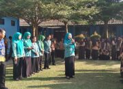 Ketua TP-PKK Desa Durian dan Babinsa Sosialisasikan PAAR dan Penerimaan PK TNI AD di SMK N 1 Pantai Labu