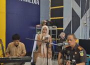 Petik Gitar, Bernyanyi, Lalu Bicara Hukum: Cara Kajari Langsa Dekati Pelajar SMAN 1