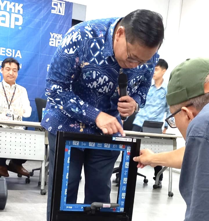 Jendela Alumunium YKK AP Indonesia Raih SNI