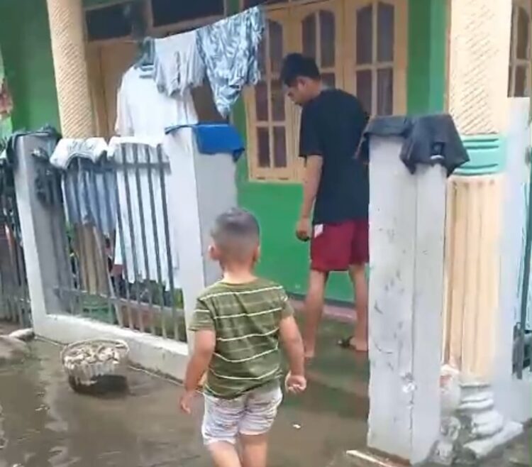 Setiap Hujan Turun, Lingkungan 3 Kelurahan Sipolu-Polu Pasti Banjir, Warga Minta Perhatian Bupati Madina