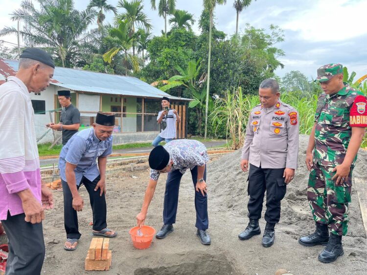 Asisten Administrasi Umum Pemko Binjai Letakkan Batu Pertama Pembangunan Masjid Nurul Mukminin