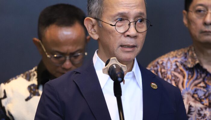 Badai Menerpa OJK Tiga Pucuk Pimpinan Mengundurkan Diri