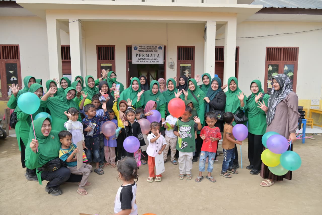 Trauma Healing Persit TNI Kembalikan Senyum Anak Korban Banjir Di Pidie Jaya