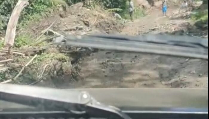 Jalan Lukup Sabun Barat Terancam Longsor Susulan, Warga Masih Nekat Melintas