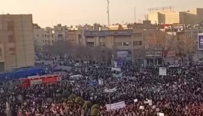 Demo Memanas, Militer Iran Ancam AS-Israel