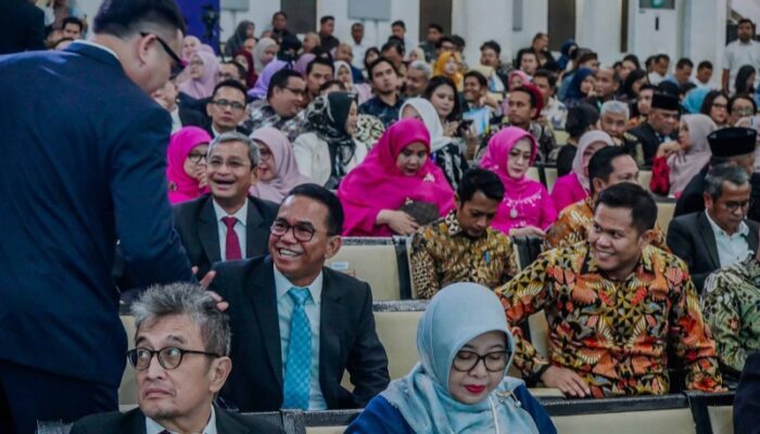 Hadiri Pelantikan Rektor USU, Zakiyuddin Harahap Ucapkan Selamat Kepada Muryanto