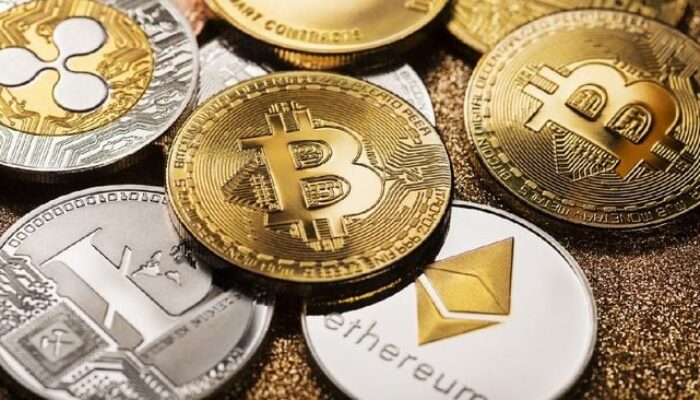Harga Emas Cetak Rekor, Bitcoin Bangkit