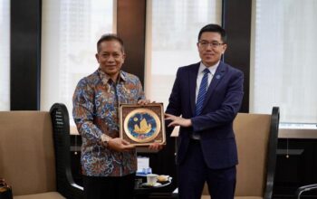 Menteri Koperasi (Menkop) Ferry Juliantono mengajak China Council for the Promotion of International Trade (CCPIT) dapat menjadi suplier peralatan produksi pertanian bagi para petani di Indonesia, sehingga dapat meningkatkan hasil produksi yang lebih melimpah.